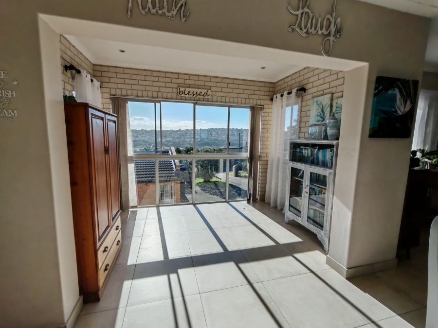8 Bedroom Property for Sale in Ocean View KwaZulu-Natal