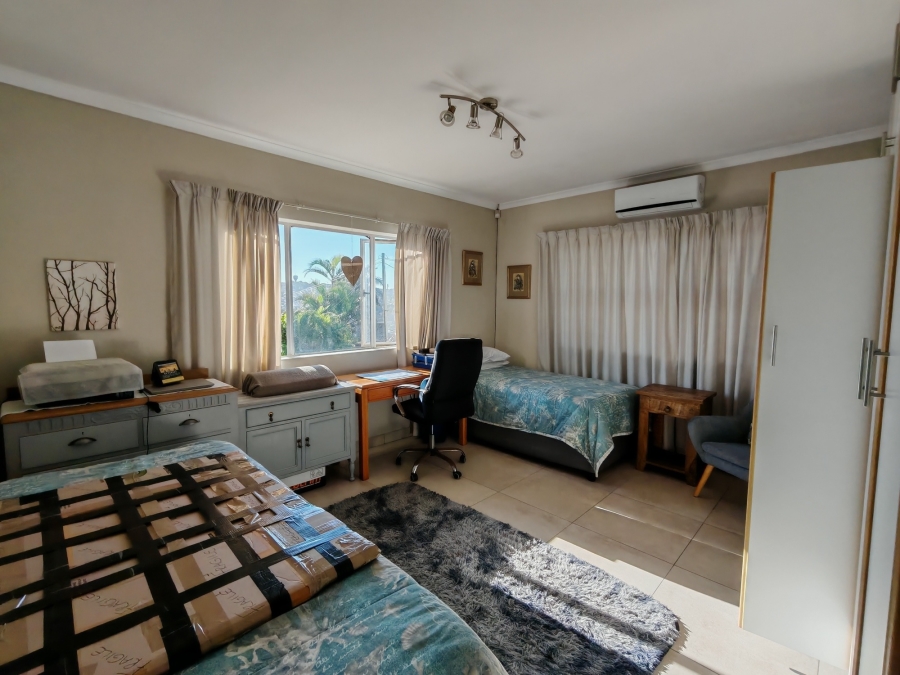 8 Bedroom Property for Sale in Ocean View KwaZulu-Natal