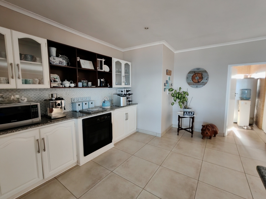8 Bedroom Property for Sale in Ocean View KwaZulu-Natal