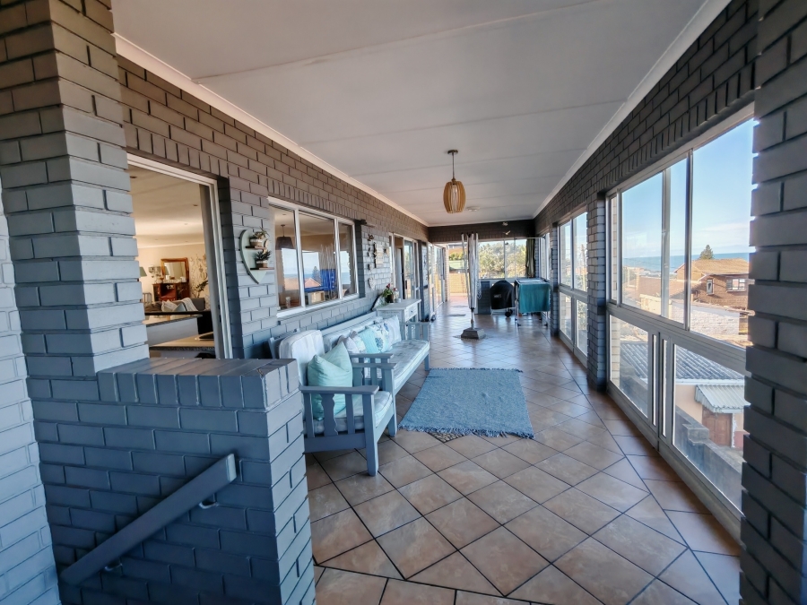 8 Bedroom Property for Sale in Ocean View KwaZulu-Natal