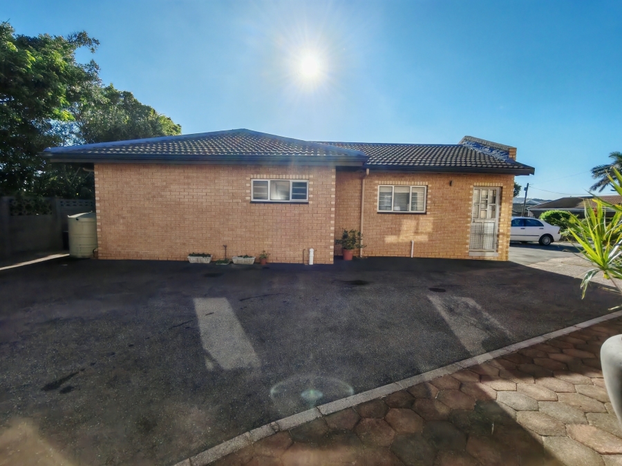 8 Bedroom Property for Sale in Ocean View KwaZulu-Natal