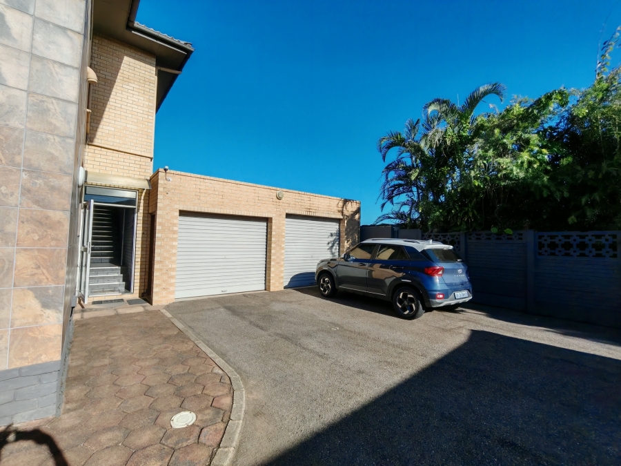 8 Bedroom Property for Sale in Ocean View KwaZulu-Natal