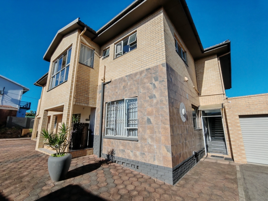 8 Bedroom Property for Sale in Ocean View KwaZulu-Natal