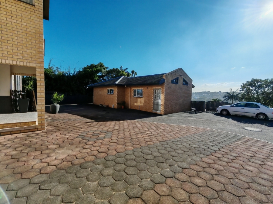 8 Bedroom Property for Sale in Ocean View KwaZulu-Natal