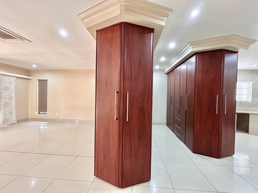 5 Bedroom Property for Sale in Ballito Central KwaZulu-Natal