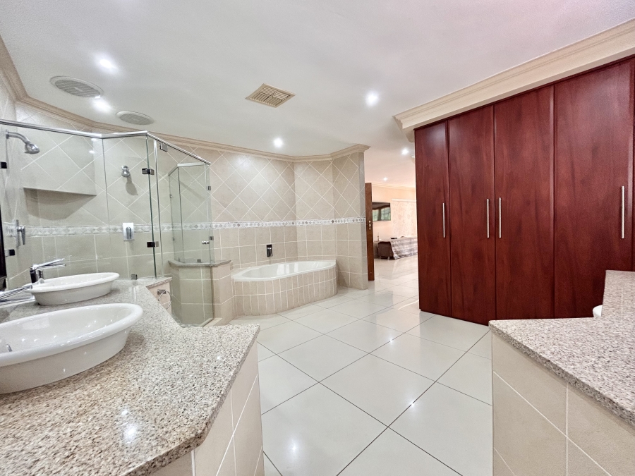 5 Bedroom Property for Sale in Ballito Central KwaZulu-Natal