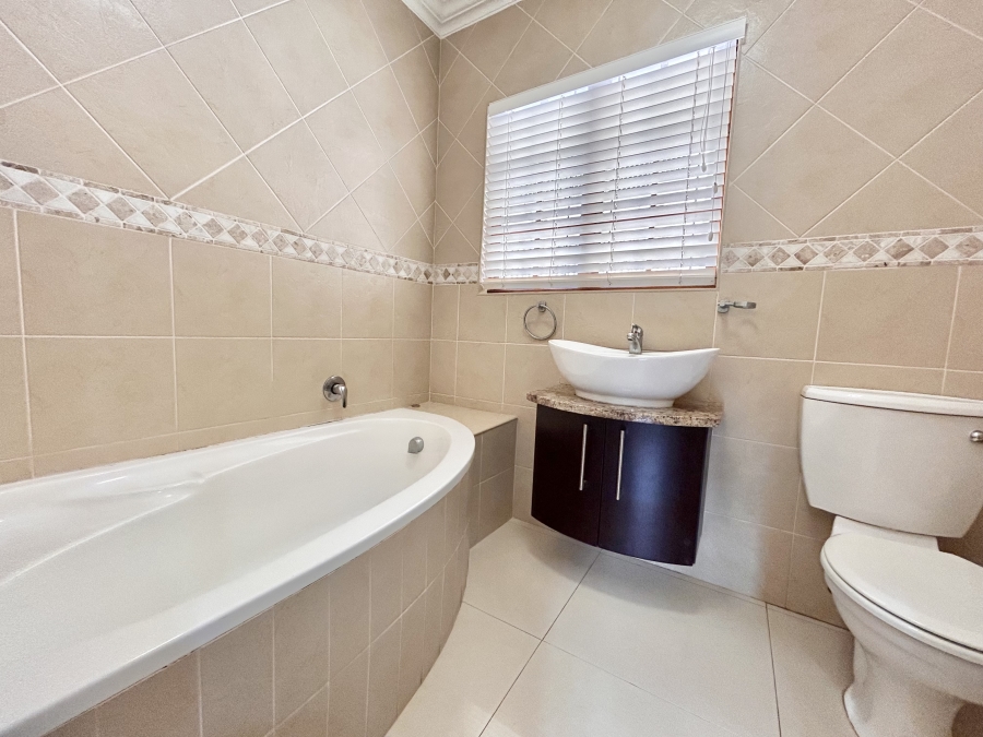 5 Bedroom Property for Sale in Ballito Central KwaZulu-Natal