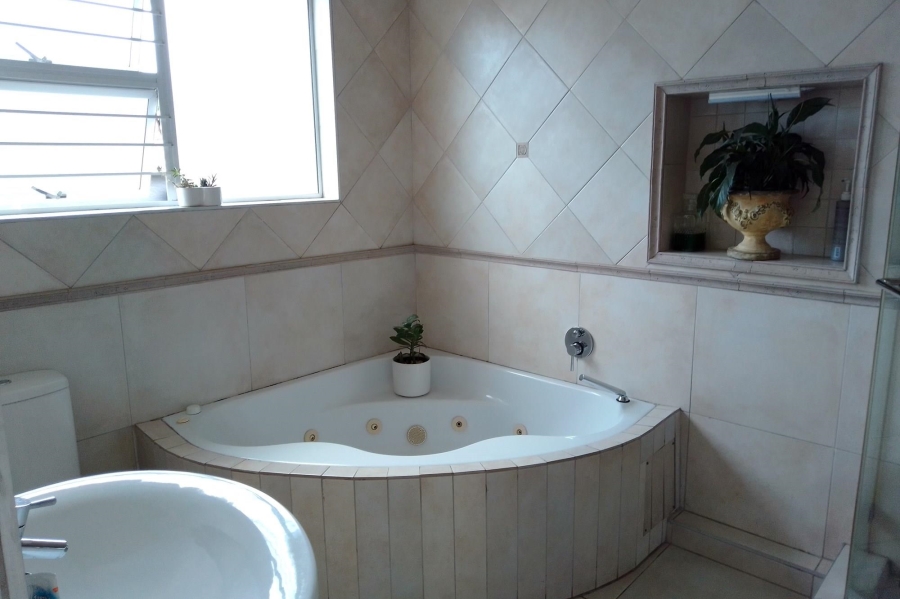 5 Bedroom Property for Sale in Athlone KwaZulu-Natal