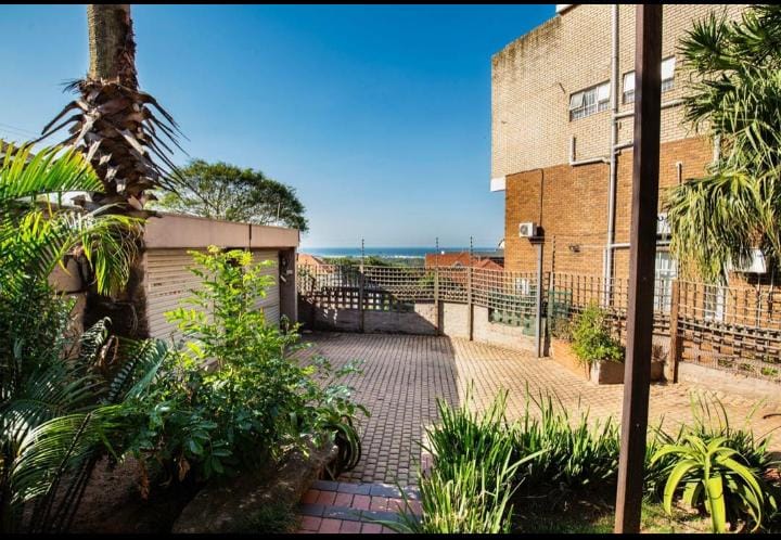 6 Bedroom Property for Sale in Windermere KwaZulu-Natal
