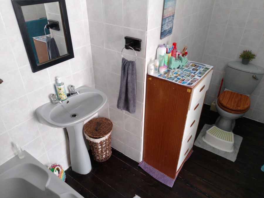 6 Bedroom Property for Sale in Windermere KwaZulu-Natal