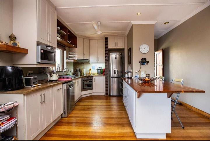 6 Bedroom Property for Sale in Windermere KwaZulu-Natal