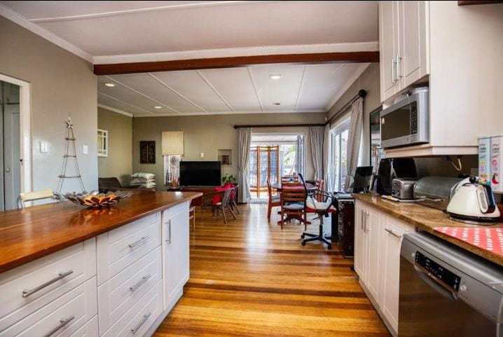 6 Bedroom Property for Sale in Windermere KwaZulu-Natal