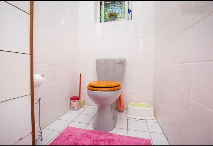 6 Bedroom Property for Sale in Windermere KwaZulu-Natal