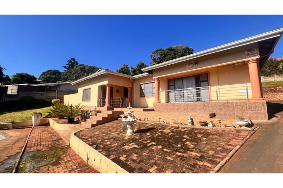 4 Bedroom Property for Sale in Amanzimtoti KwaZulu-Natal