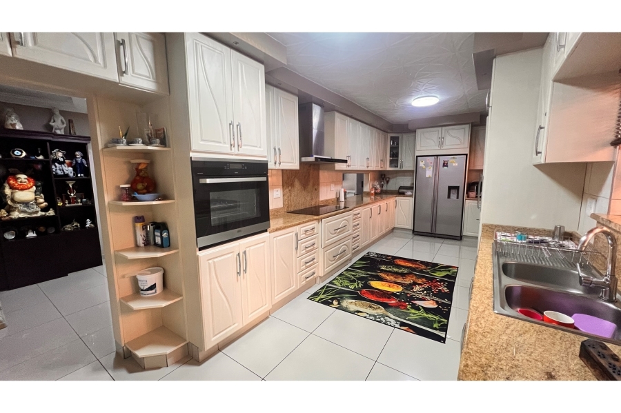 4 Bedroom Property for Sale in Amanzimtoti KwaZulu-Natal