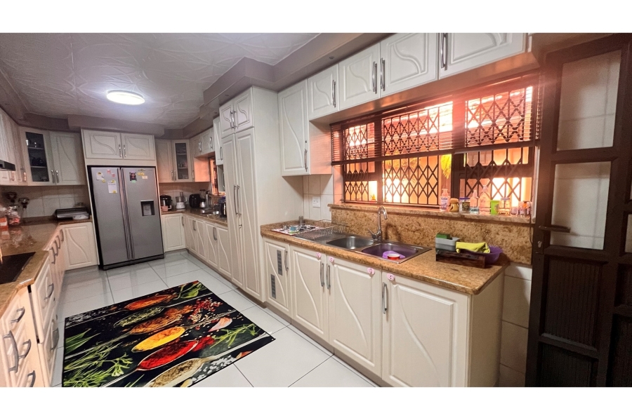 4 Bedroom Property for Sale in Amanzimtoti KwaZulu-Natal