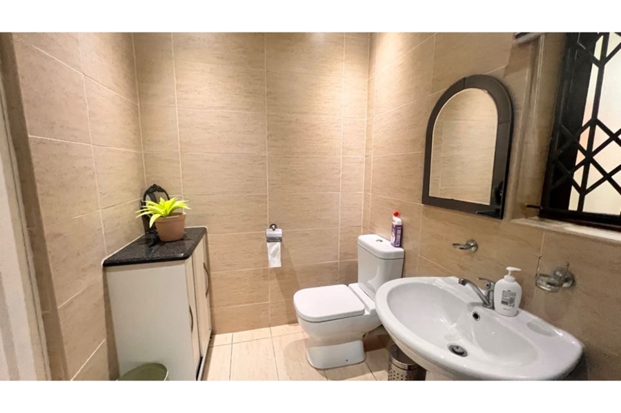 4 Bedroom Property for Sale in Amanzimtoti KwaZulu-Natal