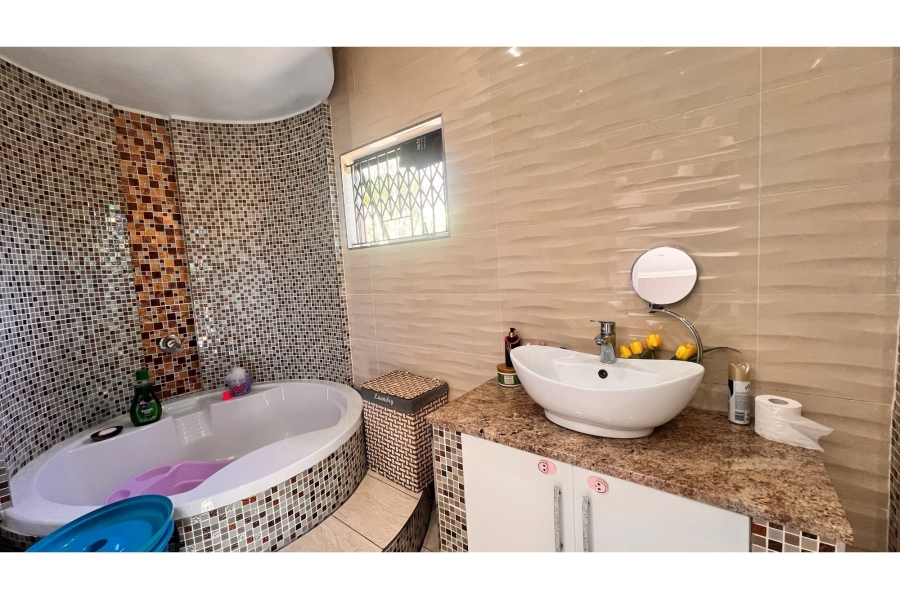 4 Bedroom Property for Sale in Amanzimtoti KwaZulu-Natal