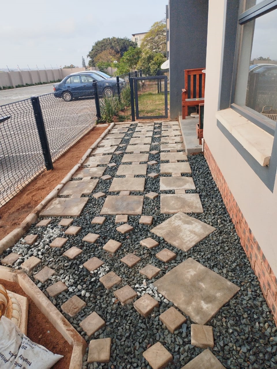 To Let 2 Bedroom Property for Rent in Umbogintwini KwaZulu-Natal