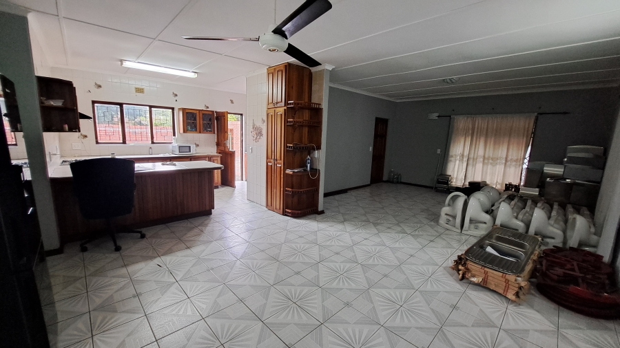 6 Bedroom Property for Sale in Meer En See KwaZulu-Natal