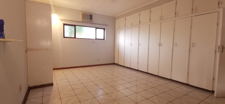 6 Bedroom Property for Sale in Meer En See KwaZulu-Natal