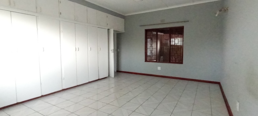 6 Bedroom Property for Sale in Meer En See KwaZulu-Natal