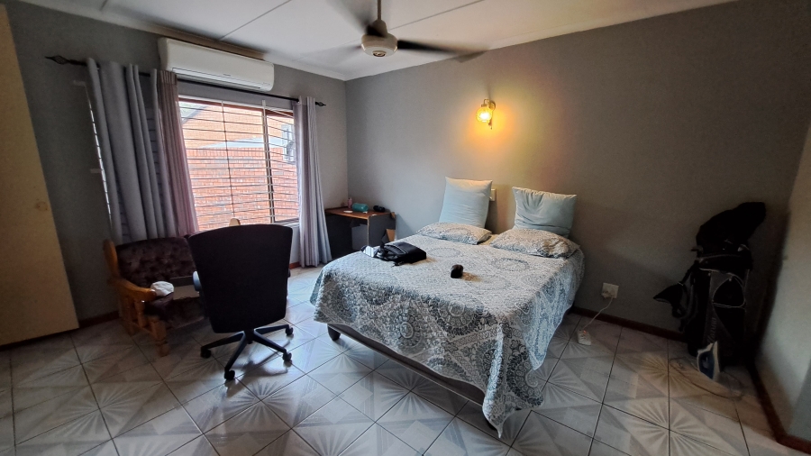 6 Bedroom Property for Sale in Meer En See KwaZulu-Natal