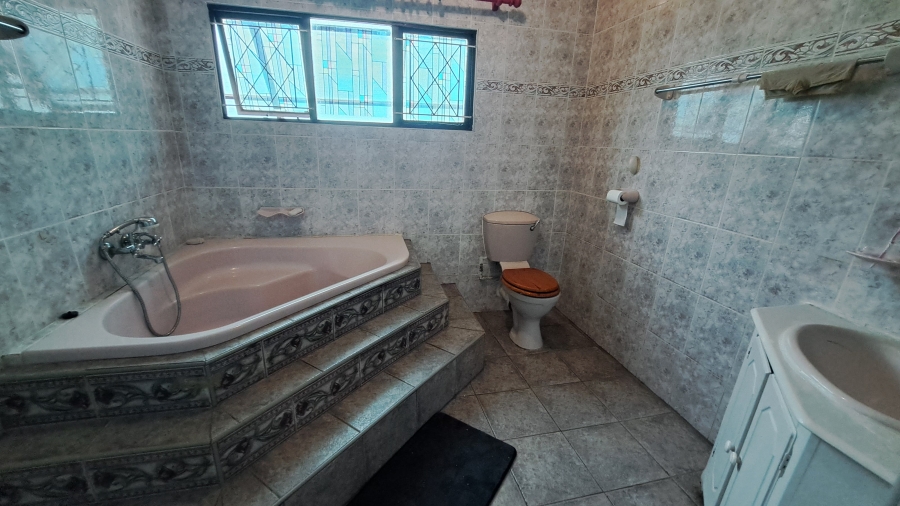 6 Bedroom Property for Sale in Meer En See KwaZulu-Natal