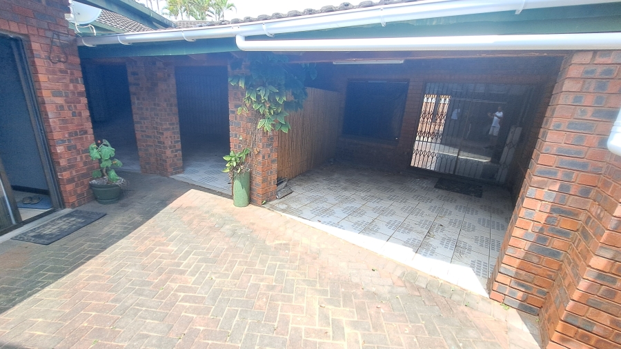6 Bedroom Property for Sale in Meer En See KwaZulu-Natal