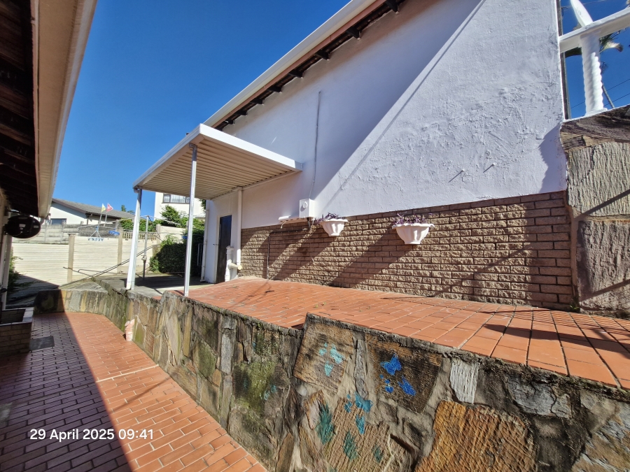 6 Bedroom Property for Sale in Escombe KwaZulu-Natal