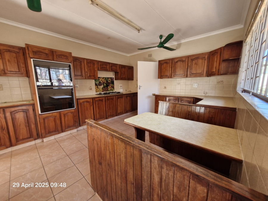 6 Bedroom Property for Sale in Escombe KwaZulu-Natal
