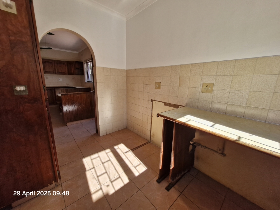 6 Bedroom Property for Sale in Escombe KwaZulu-Natal
