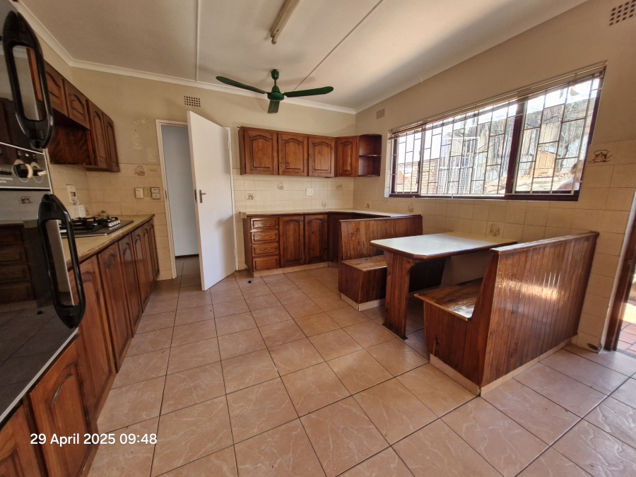 6 Bedroom Property for Sale in Escombe KwaZulu-Natal