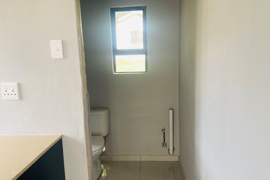 To Let 1 Bedroom Property for Rent in Athlone Park KwaZulu-Natal