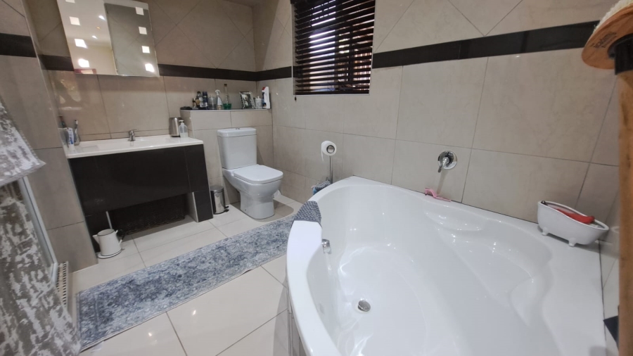 3 Bedroom Property for Sale in Meer En See KwaZulu-Natal