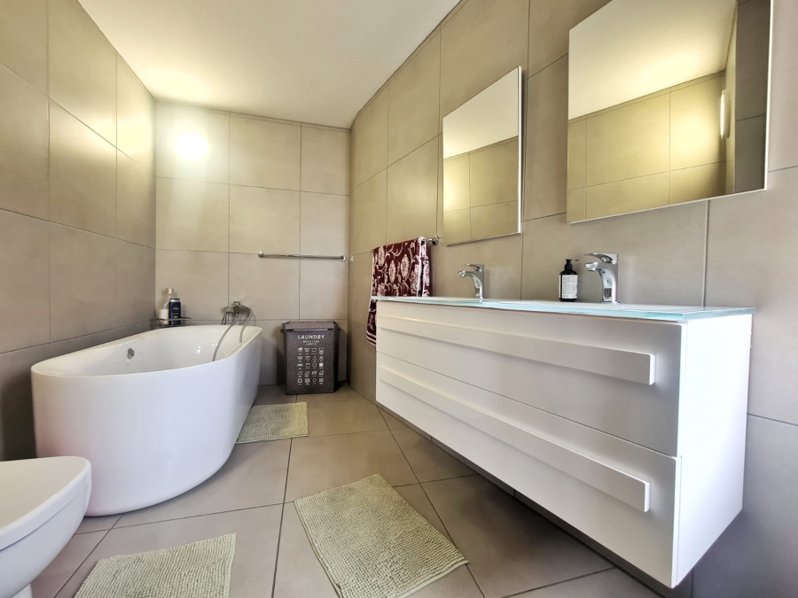 To Let 3 Bedroom Property for Rent in Umhlanga KwaZulu-Natal