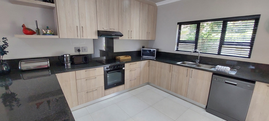 To Let 4 Bedroom Property for Rent in Shelly Beach KwaZulu-Natal