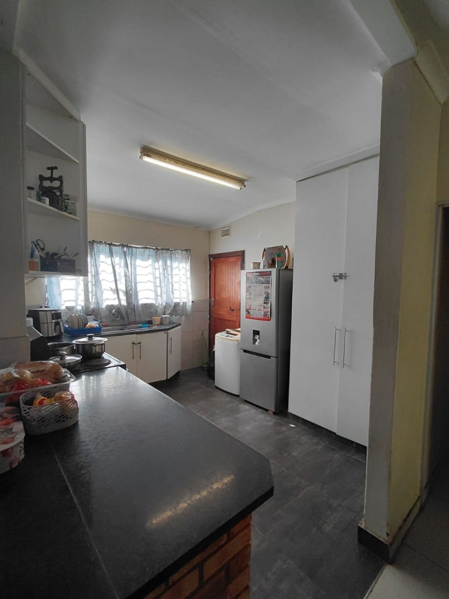 5 Bedroom Property for Sale in Mount Vernon KwaZulu-Natal