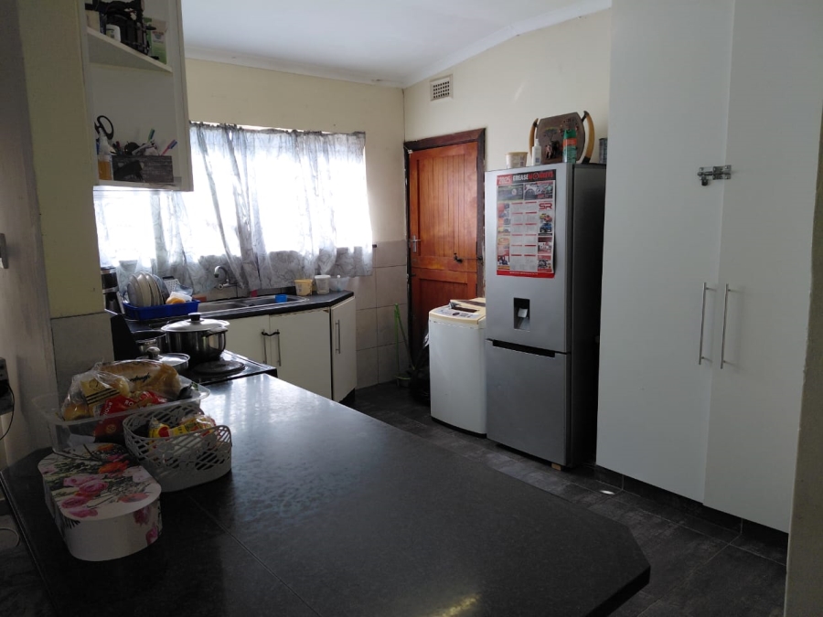 5 Bedroom Property for Sale in Mount Vernon KwaZulu-Natal