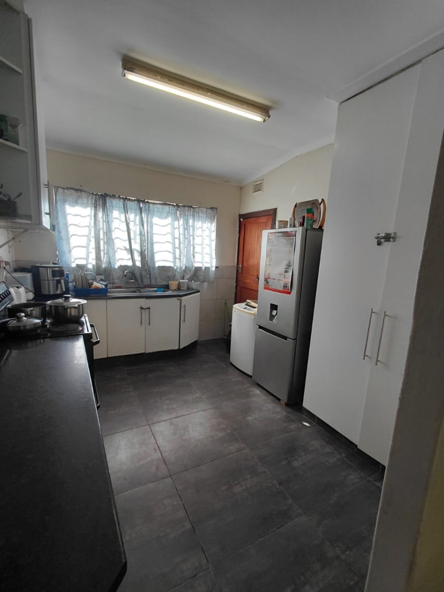 5 Bedroom Property for Sale in Mount Vernon KwaZulu-Natal