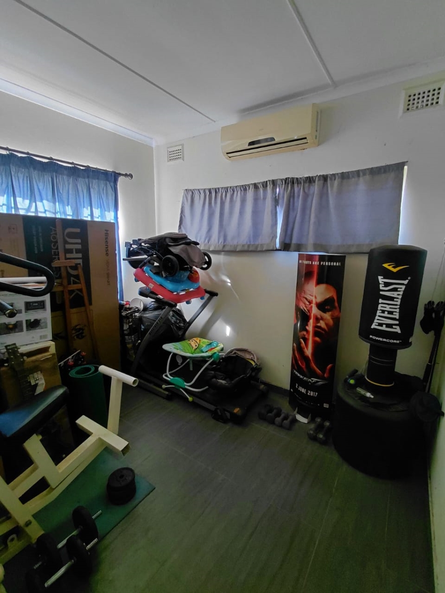 5 Bedroom Property for Sale in Mount Vernon KwaZulu-Natal