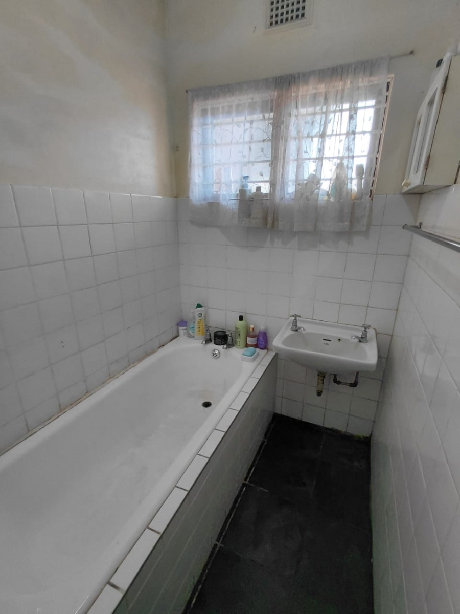 5 Bedroom Property for Sale in Mount Vernon KwaZulu-Natal