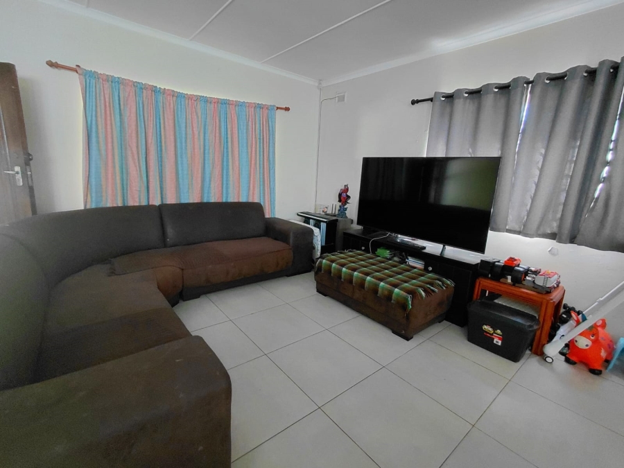 5 Bedroom Property for Sale in Mount Vernon KwaZulu-Natal