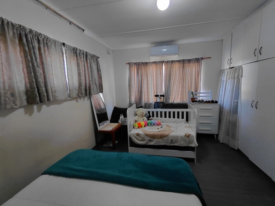 5 Bedroom Property for Sale in Mount Vernon KwaZulu-Natal