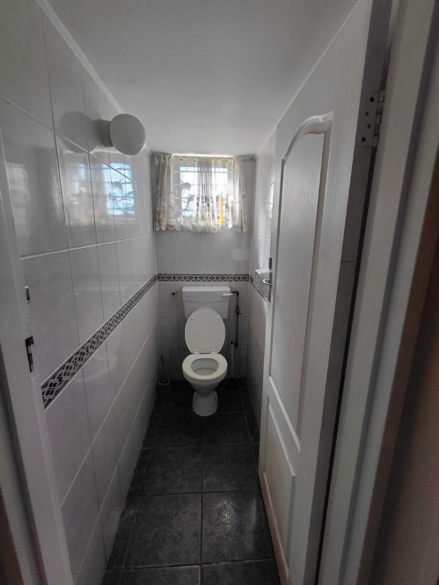 5 Bedroom Property for Sale in Mount Vernon KwaZulu-Natal