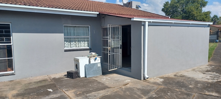 5 Bedroom Property for Sale in Pioneer Park KwaZulu-Natal