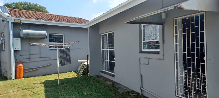 5 Bedroom Property for Sale in Pioneer Park KwaZulu-Natal