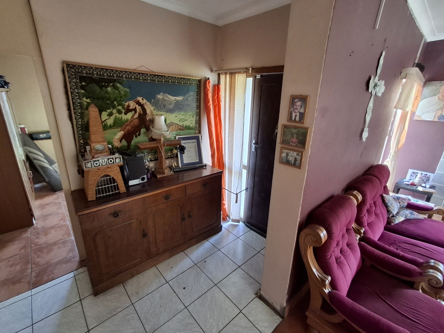 5 Bedroom Property for Sale in Pioneer Park KwaZulu-Natal