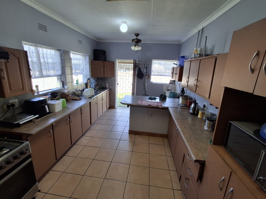 5 Bedroom Property for Sale in Pioneer Park KwaZulu-Natal