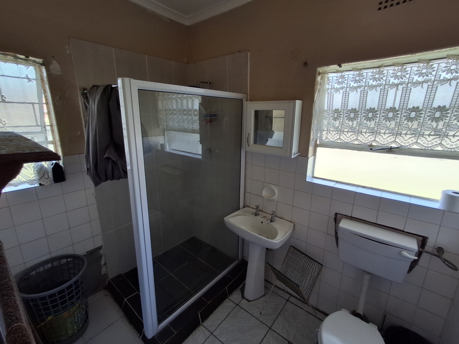 5 Bedroom Property for Sale in Pioneer Park KwaZulu-Natal